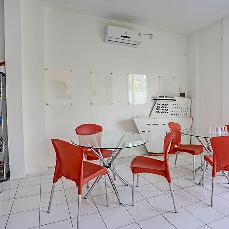 Oyo Life 91594 Bungah Residence Syariah Gresik Exteriér fotografie