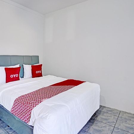 Oyo Life 91594 Bungah Residence Syariah Gresik Exteriér fotografie