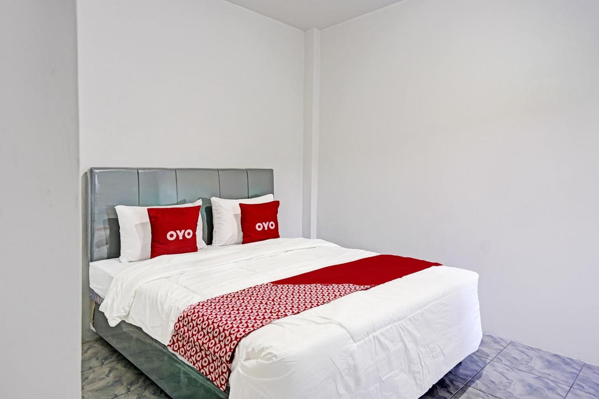 Oyo Life 91594 Bungah Residence Syariah Gresik Exteriér fotografie