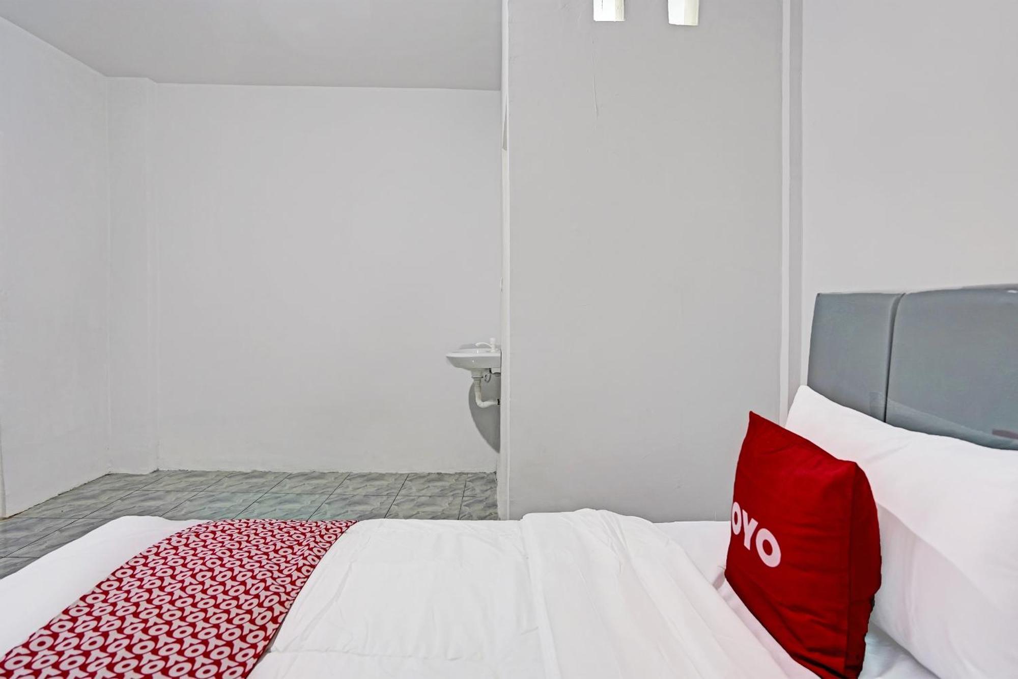 Oyo Life 91594 Bungah Residence Syariah Gresik Exteriér fotografie