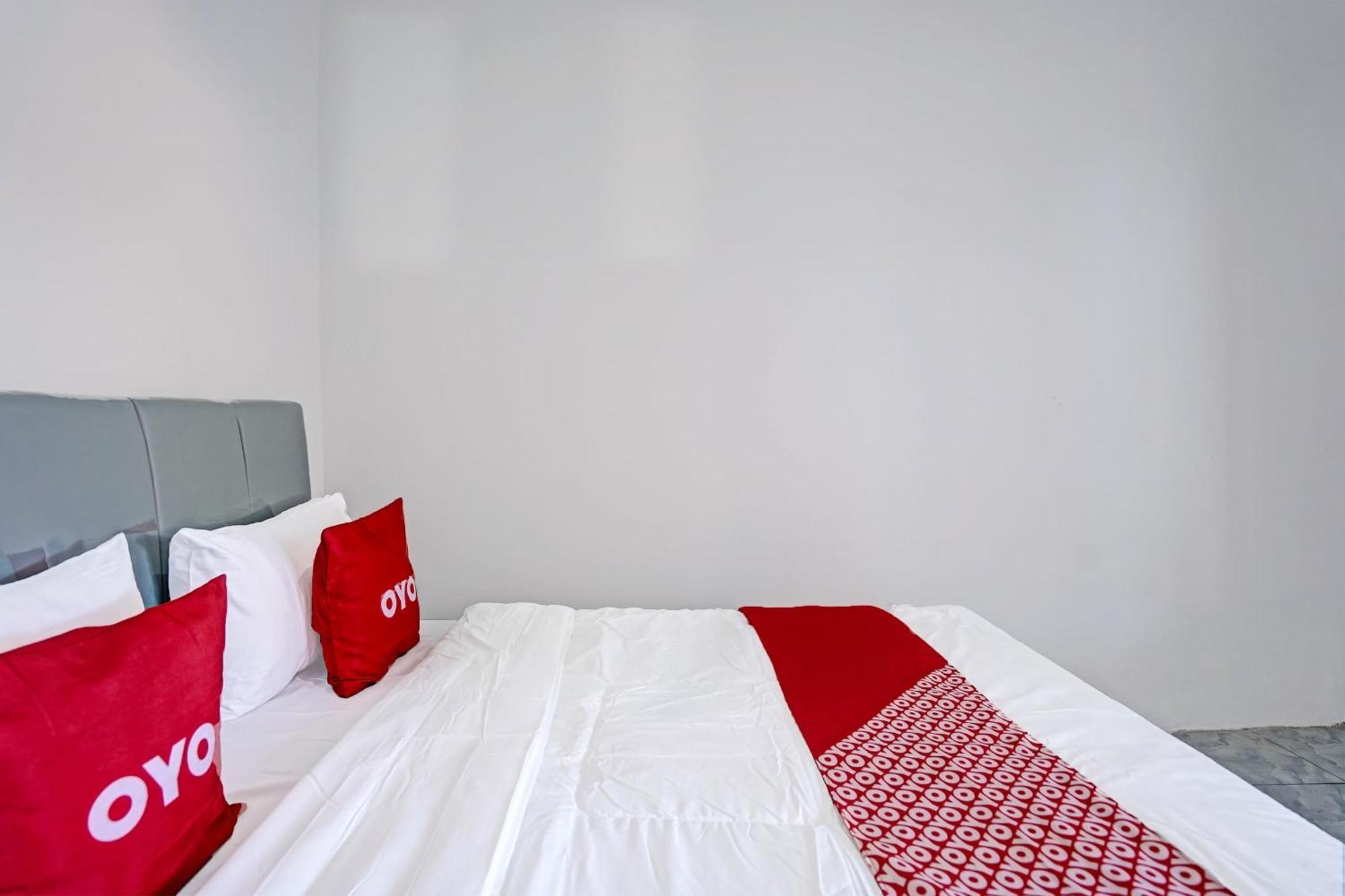Oyo Life 91594 Bungah Residence Syariah Gresik Exteriér fotografie
