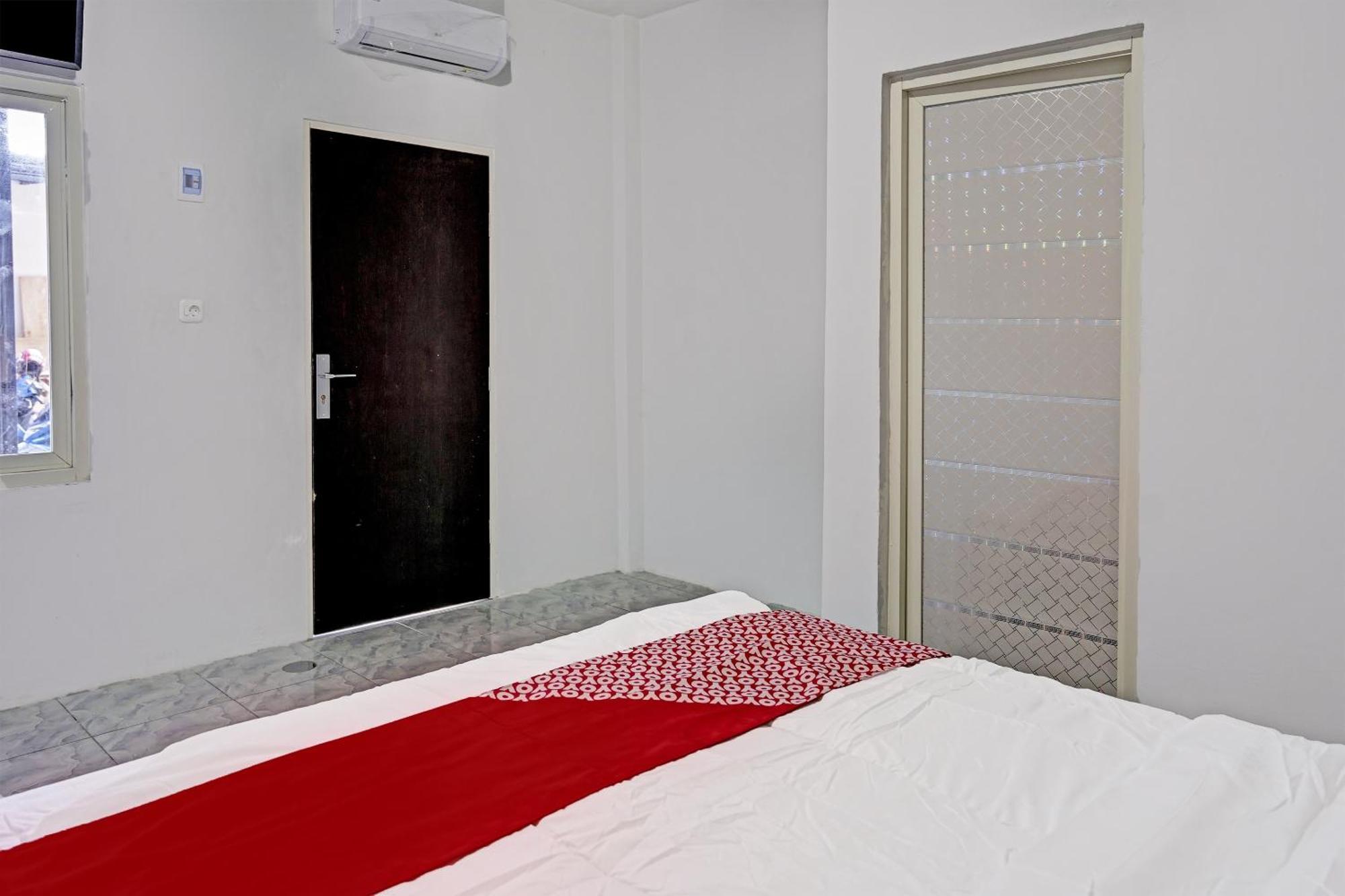 Oyo Life 91594 Bungah Residence Syariah Gresik Exteriér fotografie