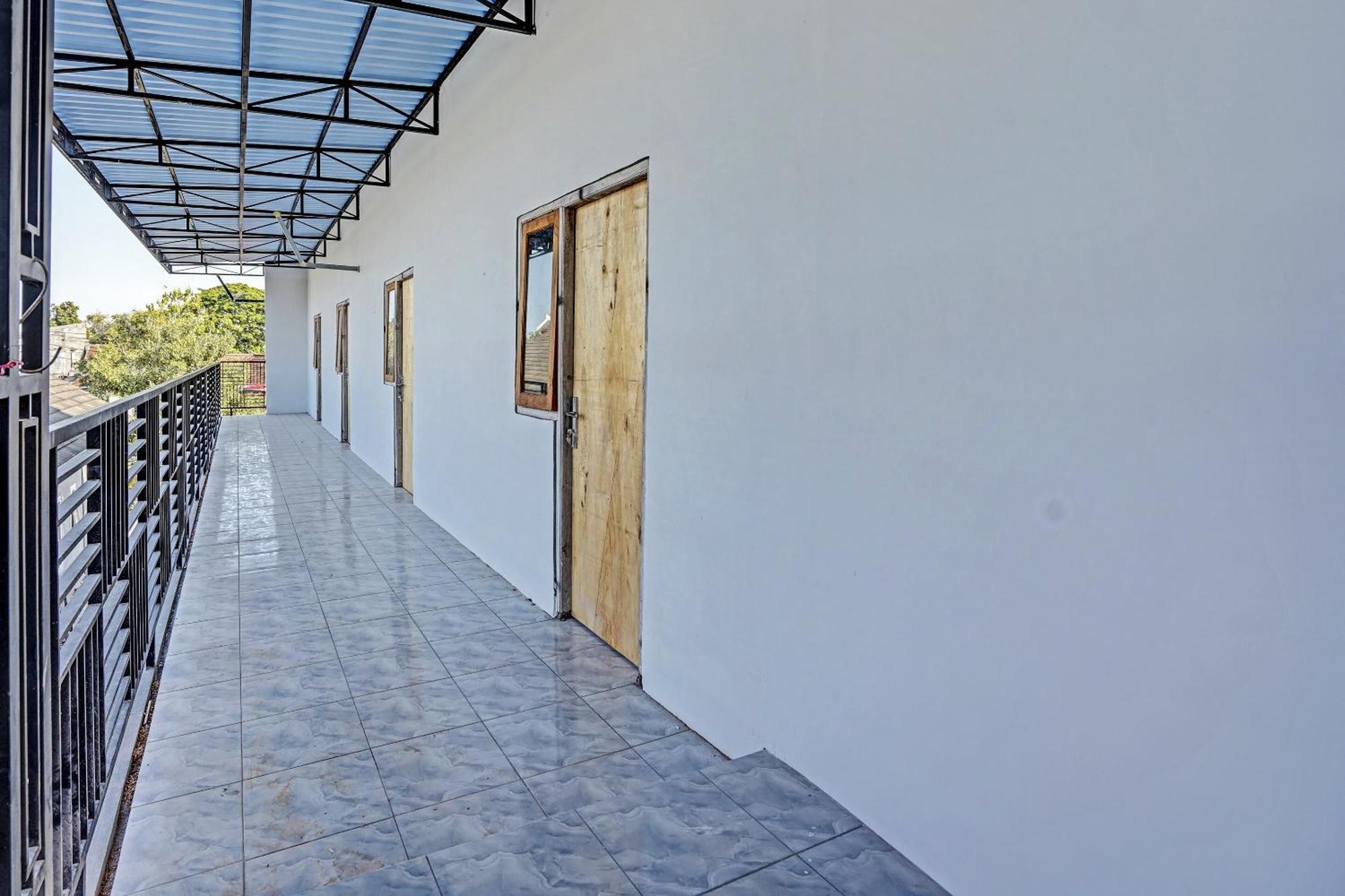 Oyo Life 91594 Bungah Residence Syariah Gresik Exteriér fotografie