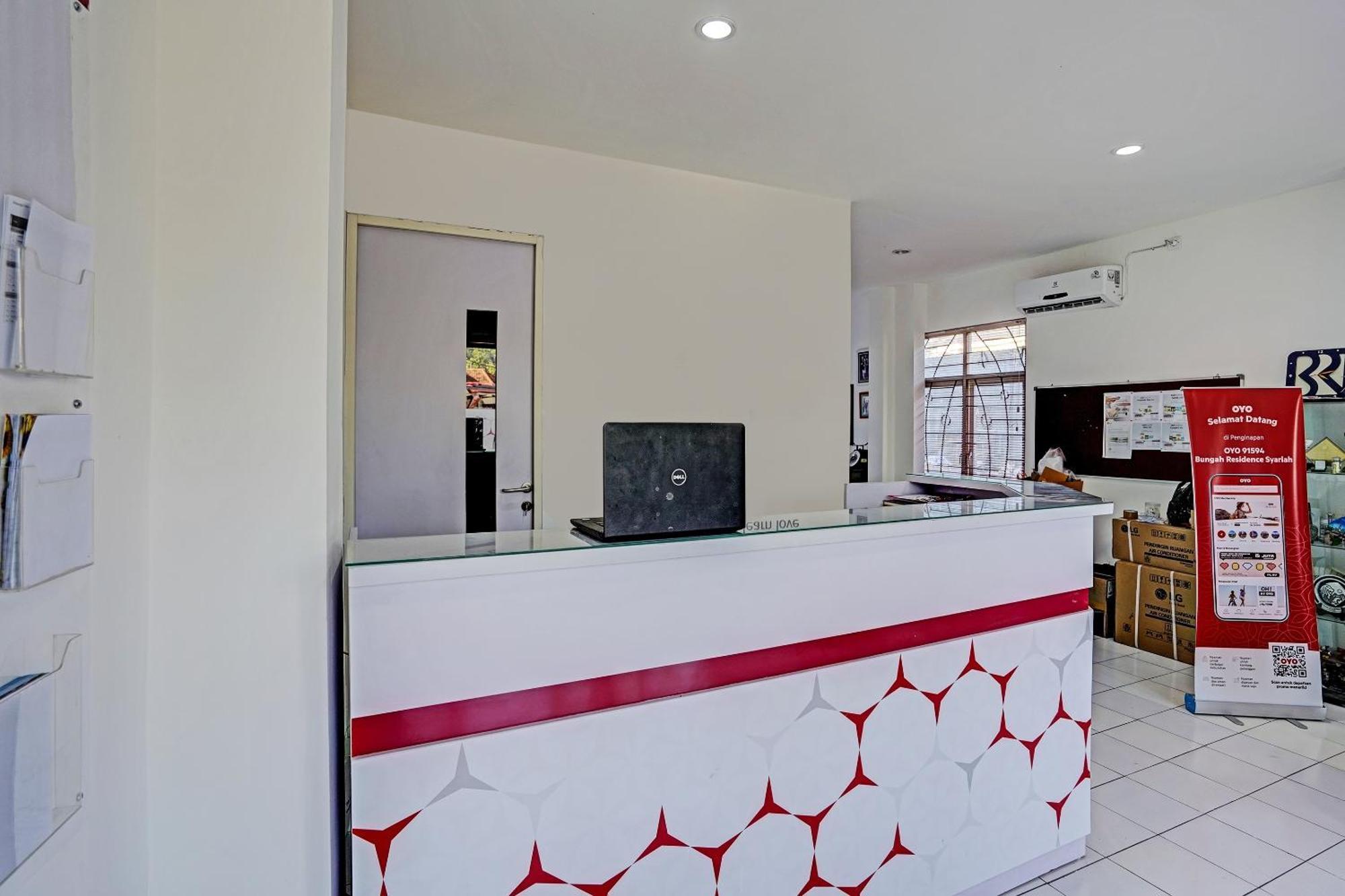 Oyo Life 91594 Bungah Residence Syariah Gresik Exteriér fotografie