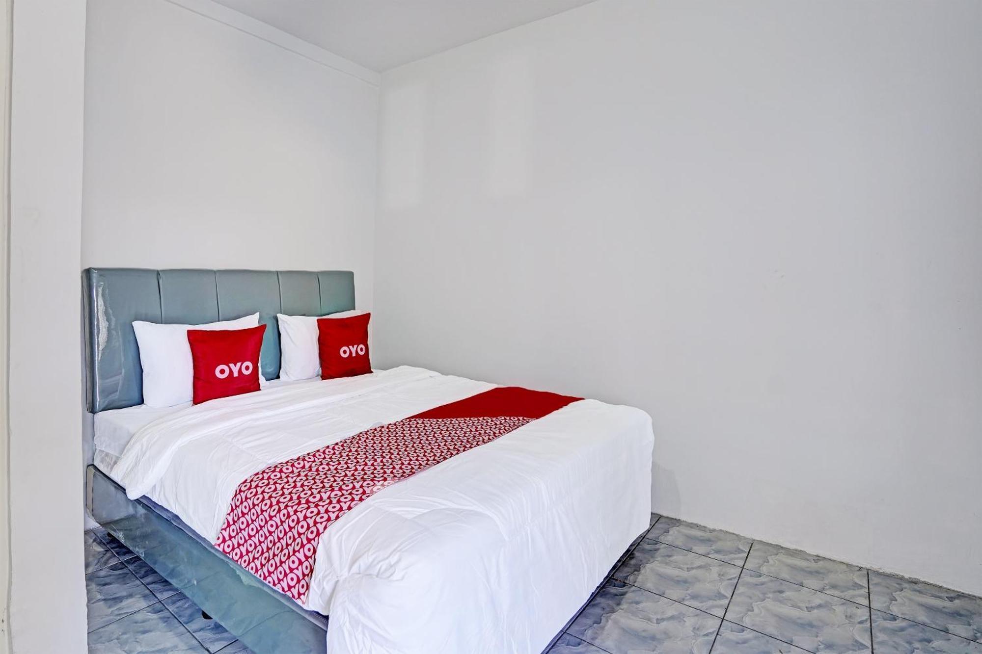 Oyo Life 91594 Bungah Residence Syariah Gresik Exteriér fotografie